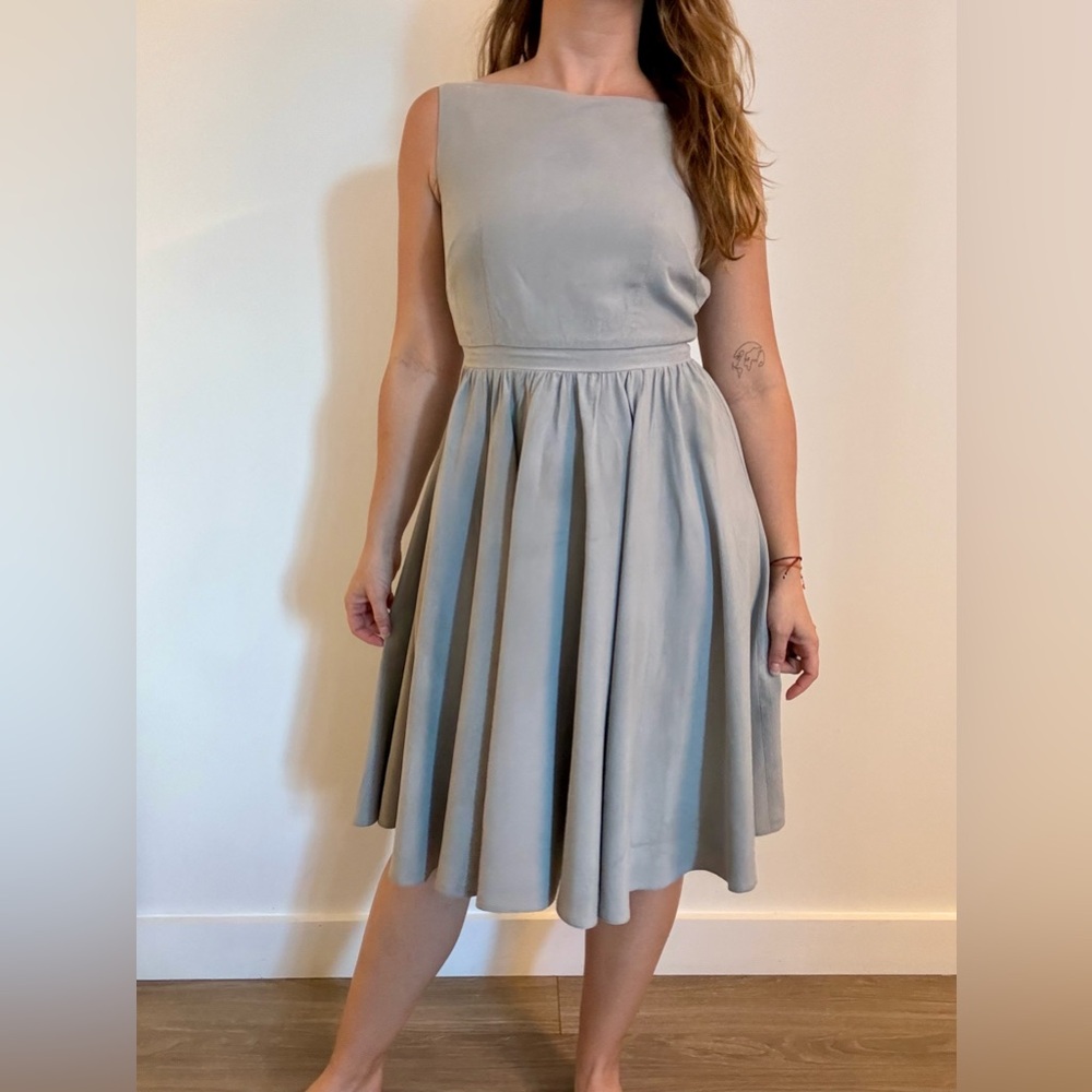 Tailor made dress, grey, silke, small.